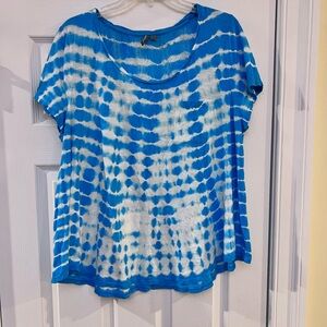 Ladies Size XL New Directions Blue & White Tie-Dye Short Sleeve Top GUC